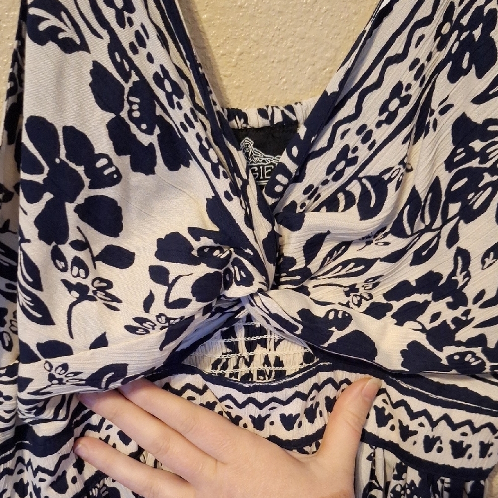 Chic Navy and White Floral Midi Dress - Picture 3 of 5